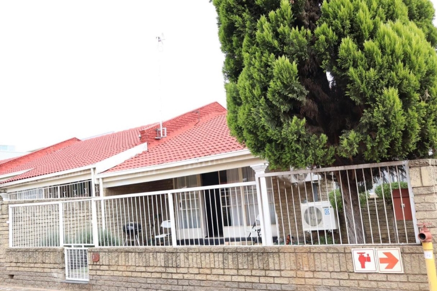 2 Bedroom Property for Sale in Rustenburg Central North West